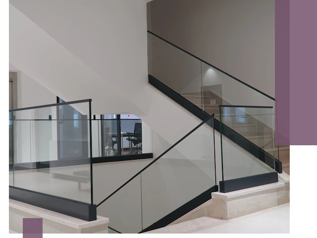 Стеклянные перила премиум-класса с установкой в Медногорске