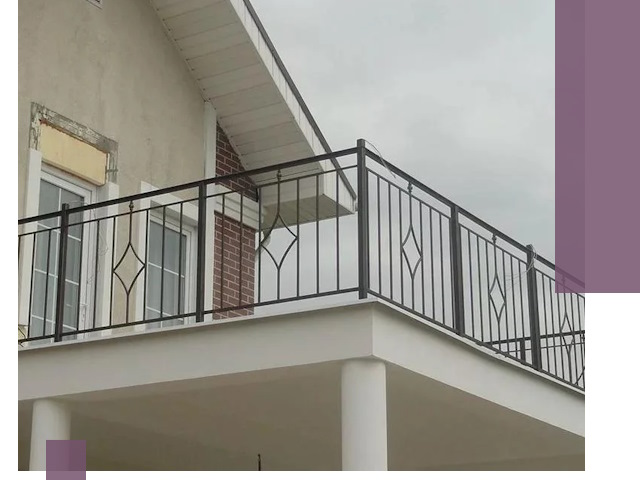 Изготовление балконных ограждений в Медногорске из металла и стекла