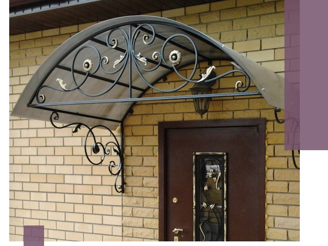 Изготовление козырьков из металла под ключ в Медногорске